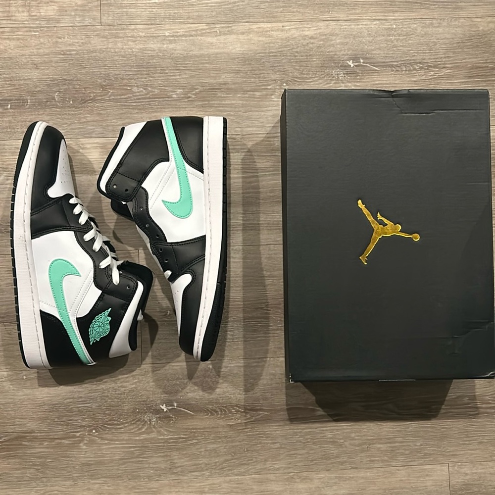 Men’s AIR JORDAN 1 RETRO Sneakers